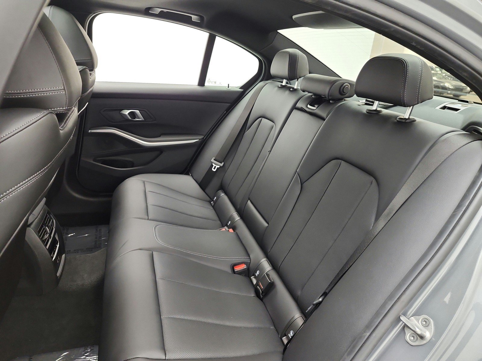 Used 2025 BMW 330i Sedan w/ Convenience Package RWD image 16