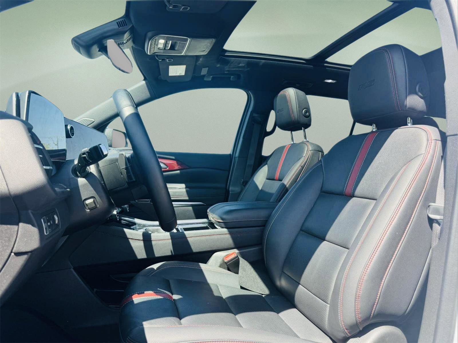 Used 2024 Chevrolet Traverse RS FWD image 23
