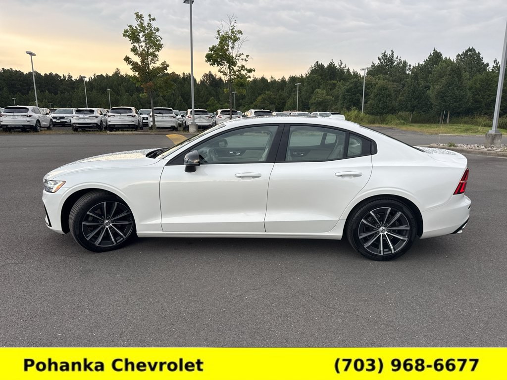 Used 2022 Volvo S60 B5 Momentum w/ Premium Package FWD image 4