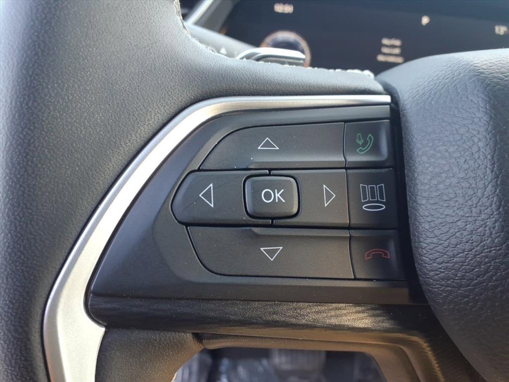 Used 2023 Jeep Grand Cherokee Laredo image 19