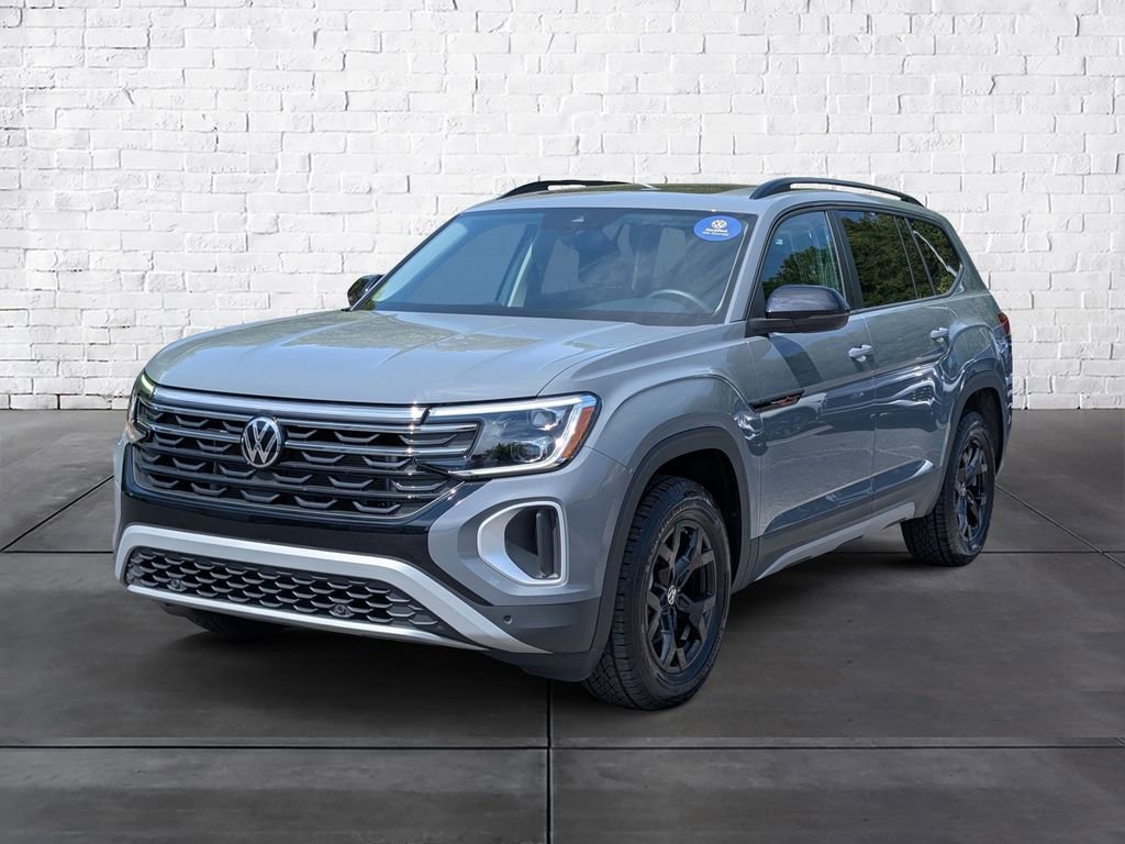 Used 2024 Volkswagen Atlas Peak Edition SE AWD/4WD image 4