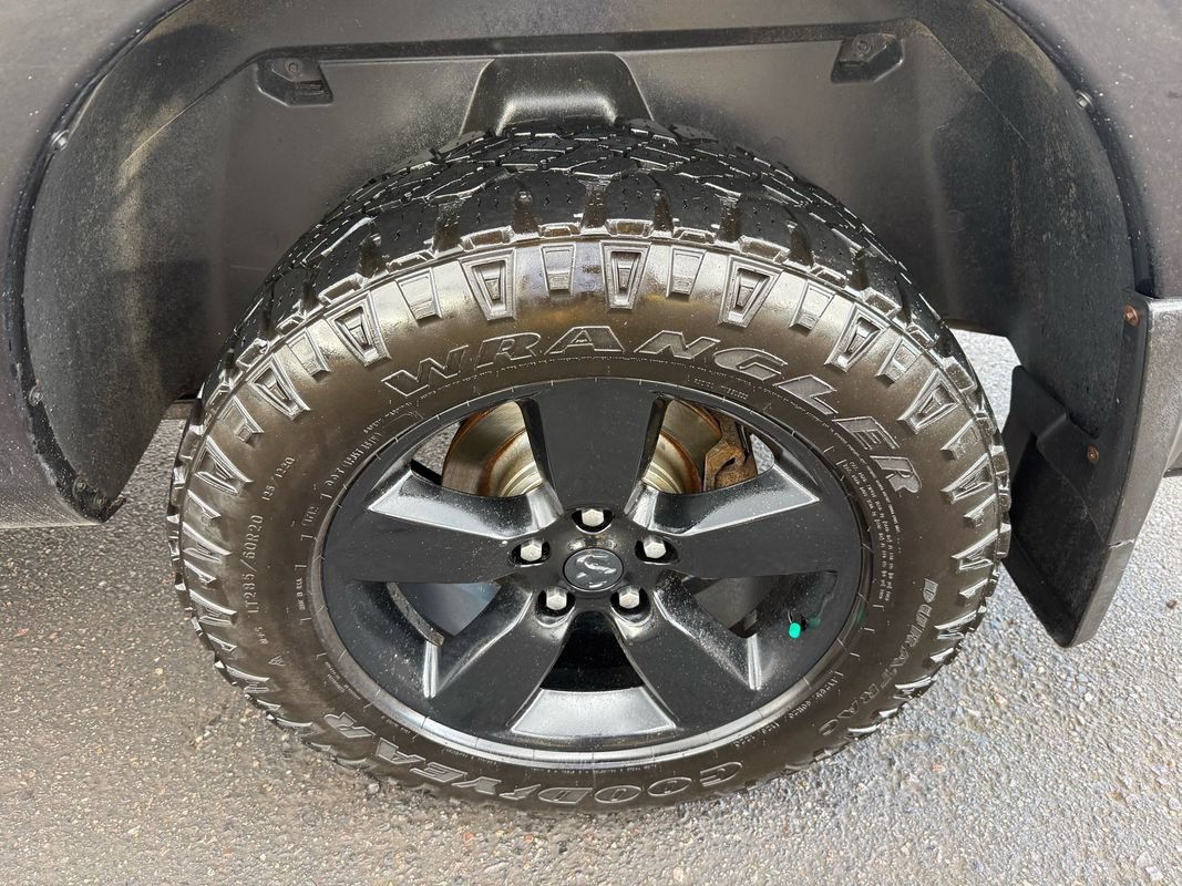 Used 2018 RAM 1500 Express w/ Express Value Package AWD/4WD image 12