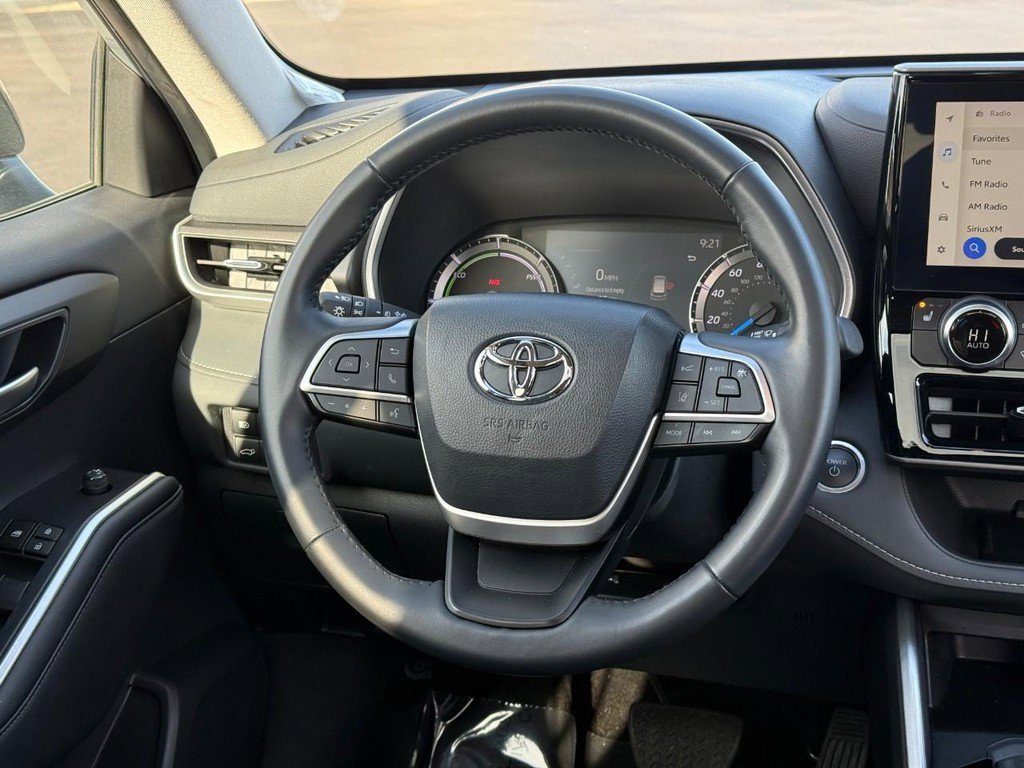 Used 2024 Toyota Highlander XLE image 15
