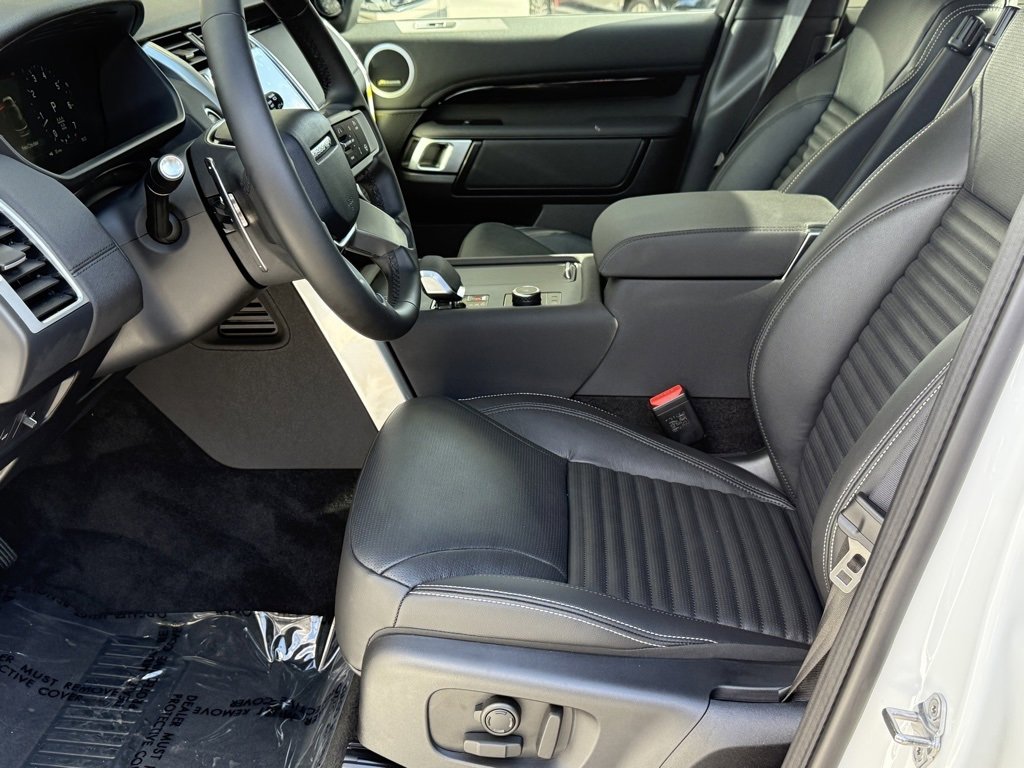 New 2025 Land Rover Discovery S image 12