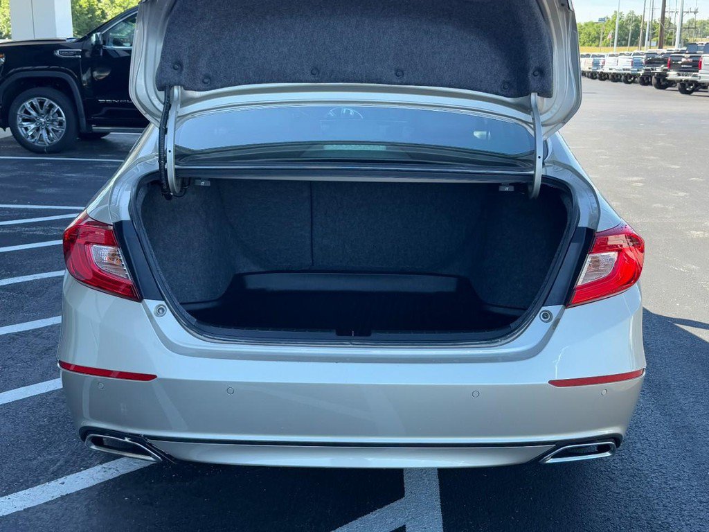 Used 2018 Honda Accord Touring image 7