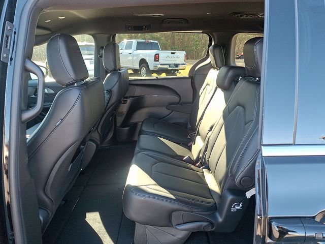 New 2026 Chrysler Pacifica Select image 7