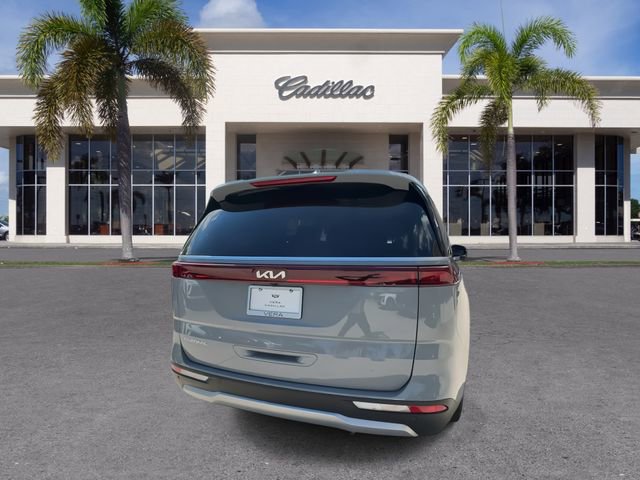 Used 2024 Kia Carnival EX image 13