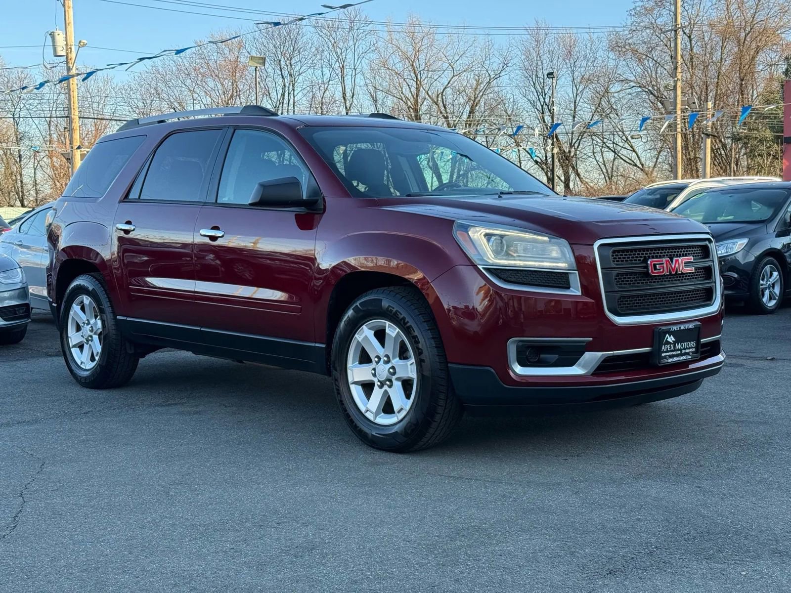 Used 2016 GMC Acadia SLE image 1