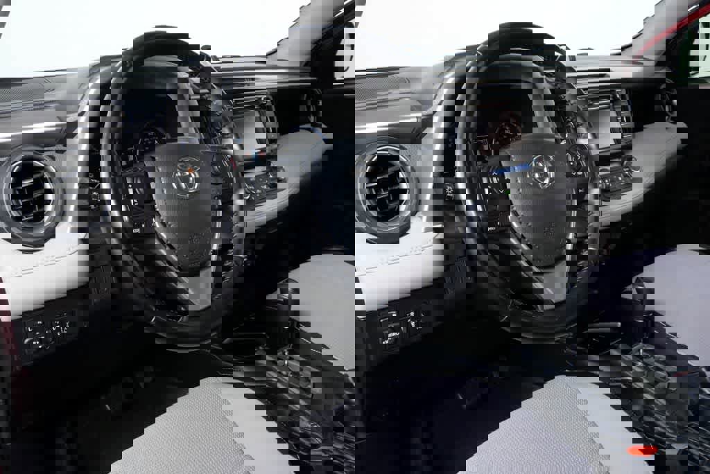 Used 2017 Toyota RAV4 XLE image 11