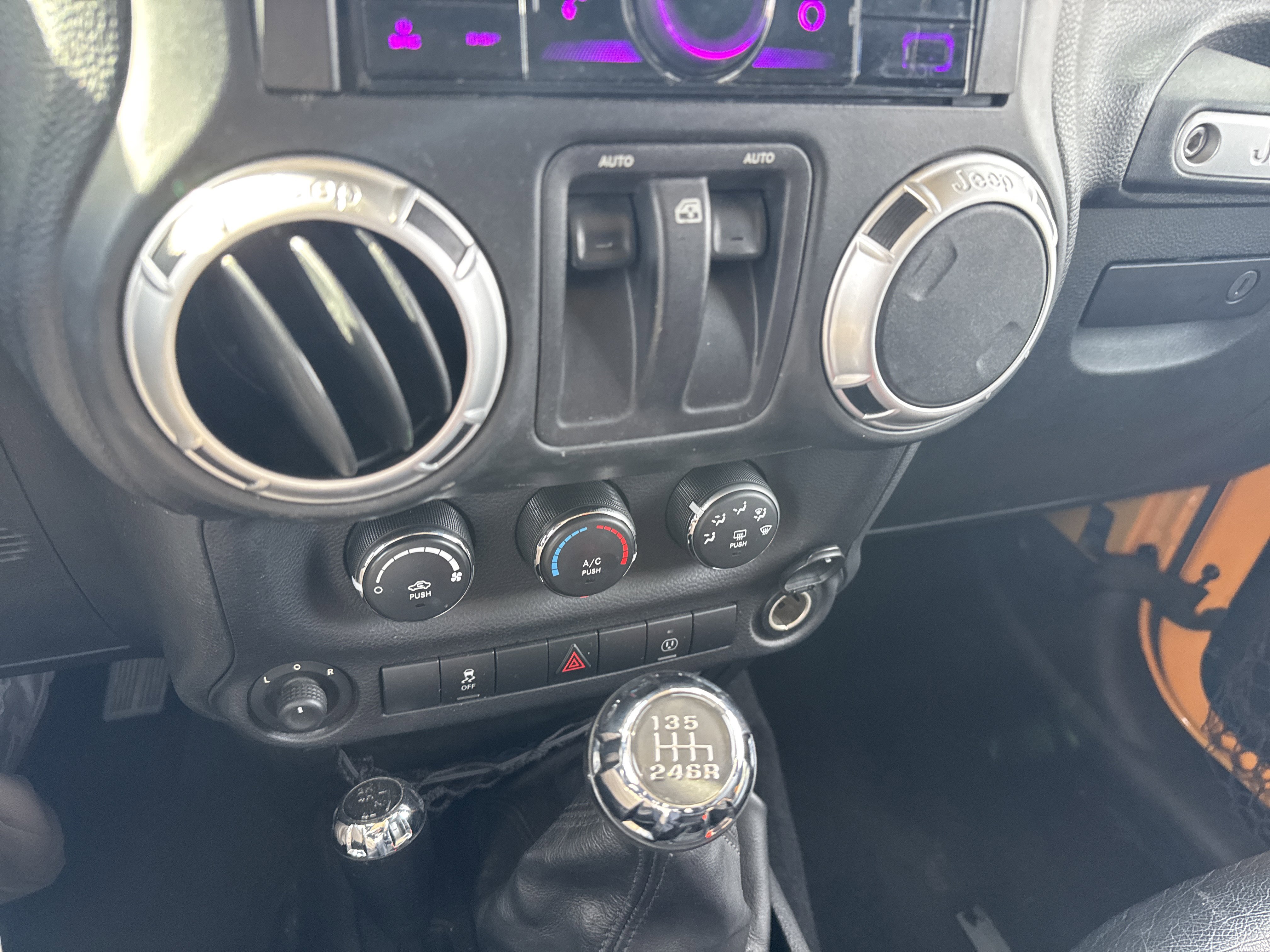 Used 2013 Jeep Wrangler Sahara image 25