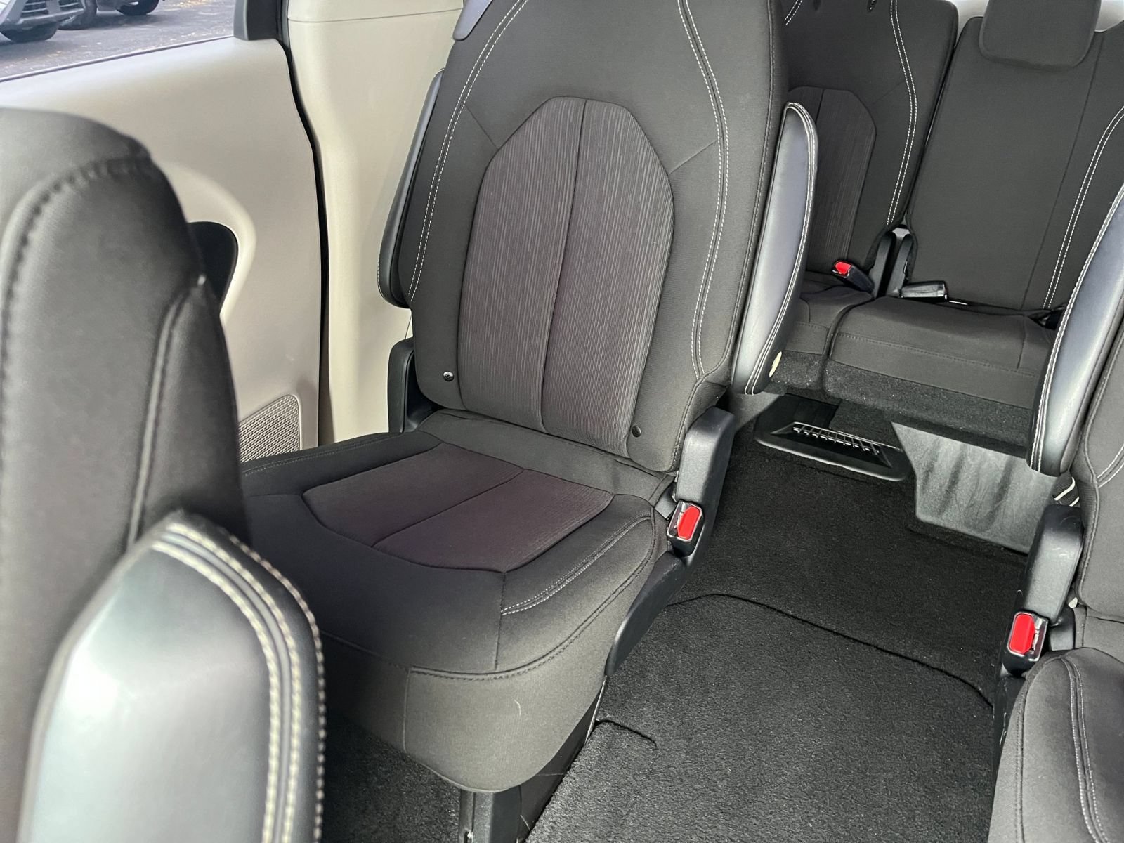 Used 2024 Chrysler Voyager LX FWD image 41