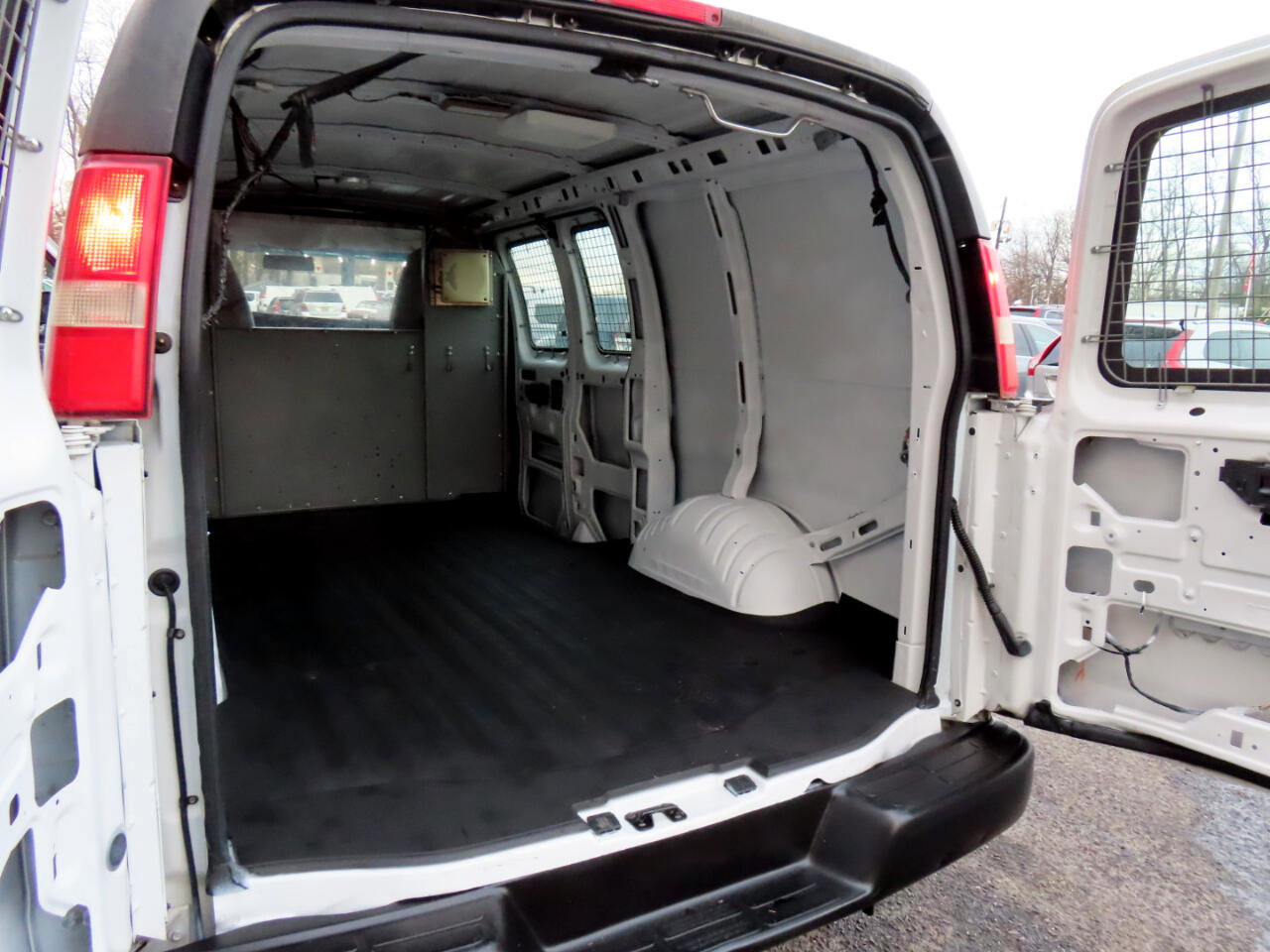 Used 2013 Chevrolet Express 2500 image 13