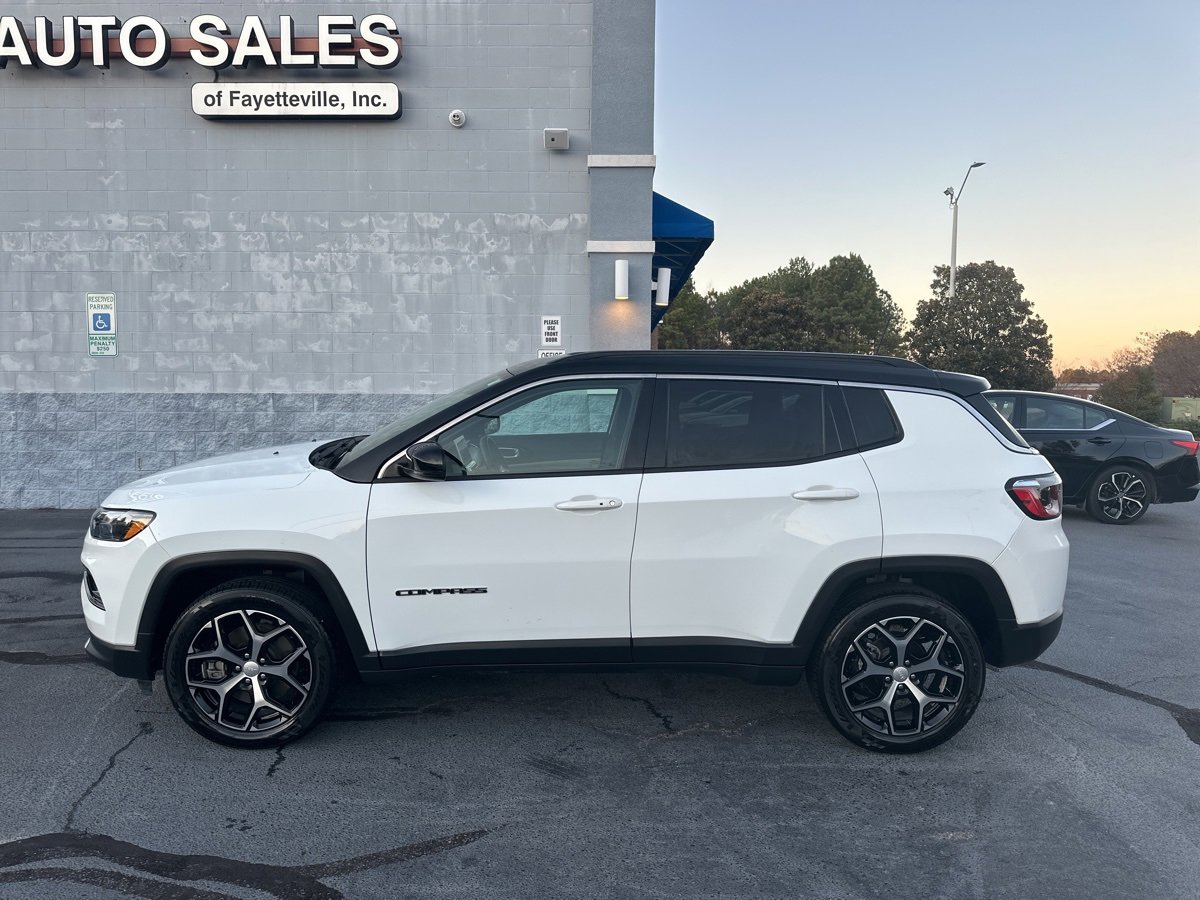 Used 2024 Jeep Compass Limited image 4