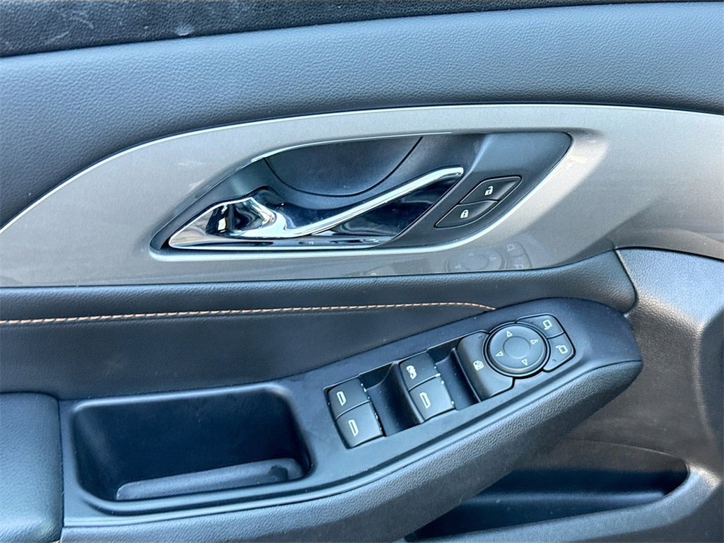 Used 2018 Chevrolet Traverse LT image 19