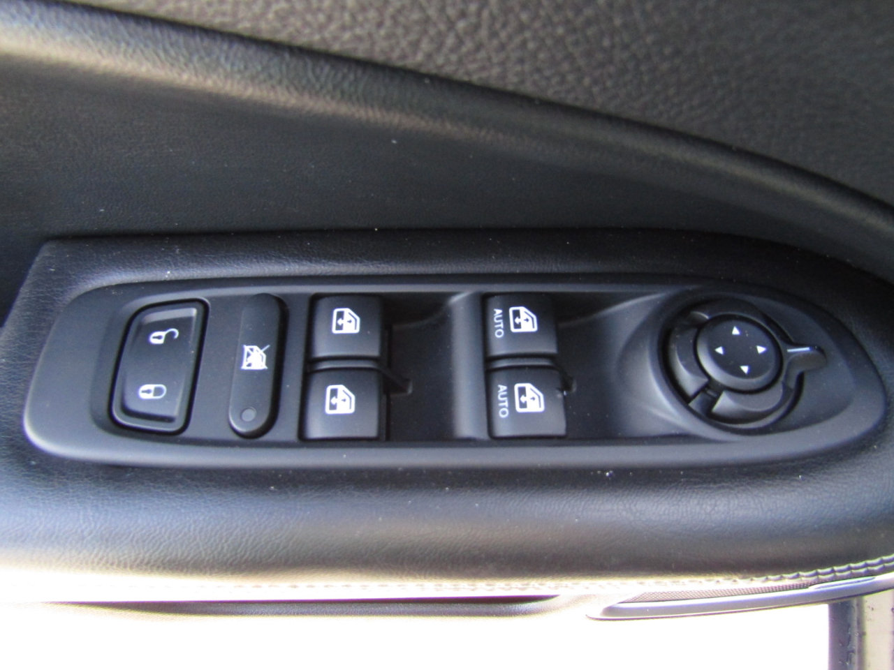 Used 2021 Jeep Compass Latitude w/ Sun and Sound Group image 11