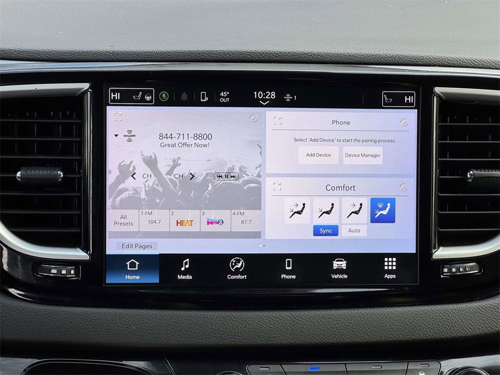 Used 2024 Chrysler Pacifica Touring-L image 3