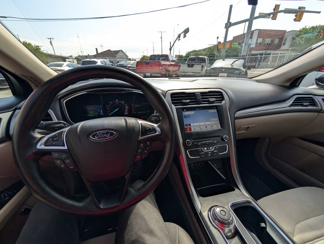 Used 2017 Ford Fusion SE FWD image 21