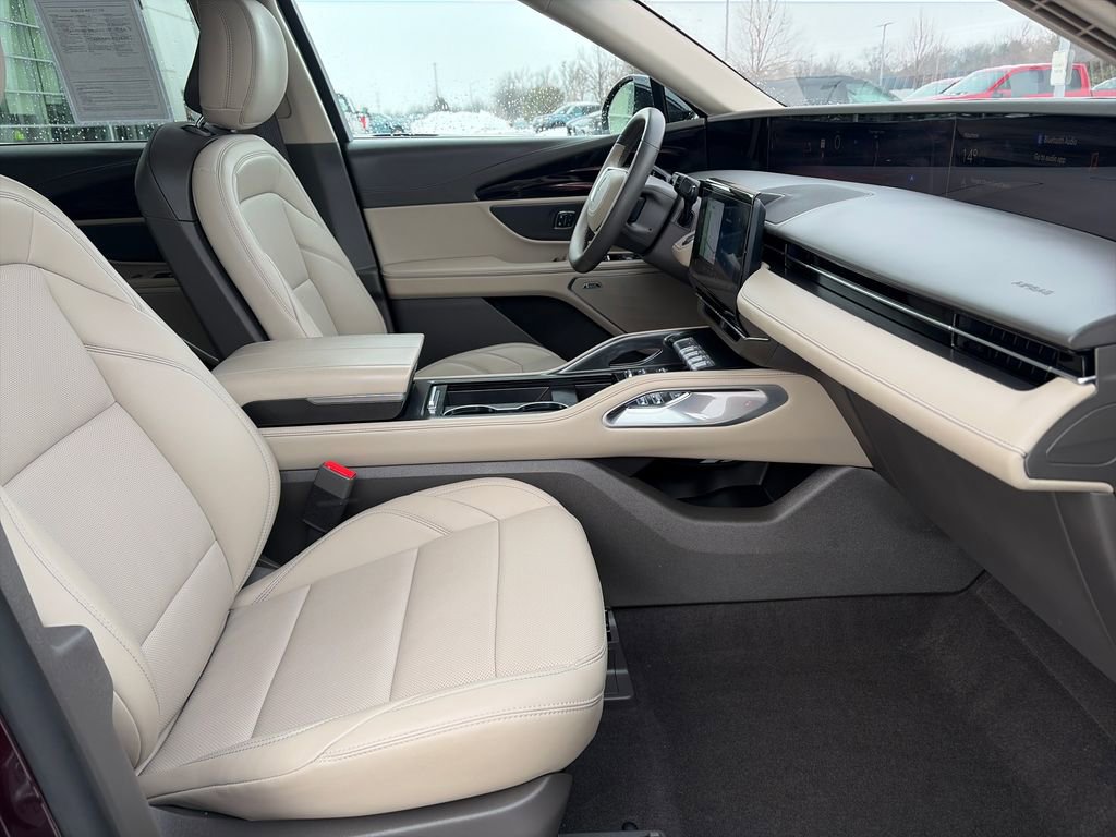 Used 2025 Lincoln Nautilus Premier w/ Equipment Group 102A image 12