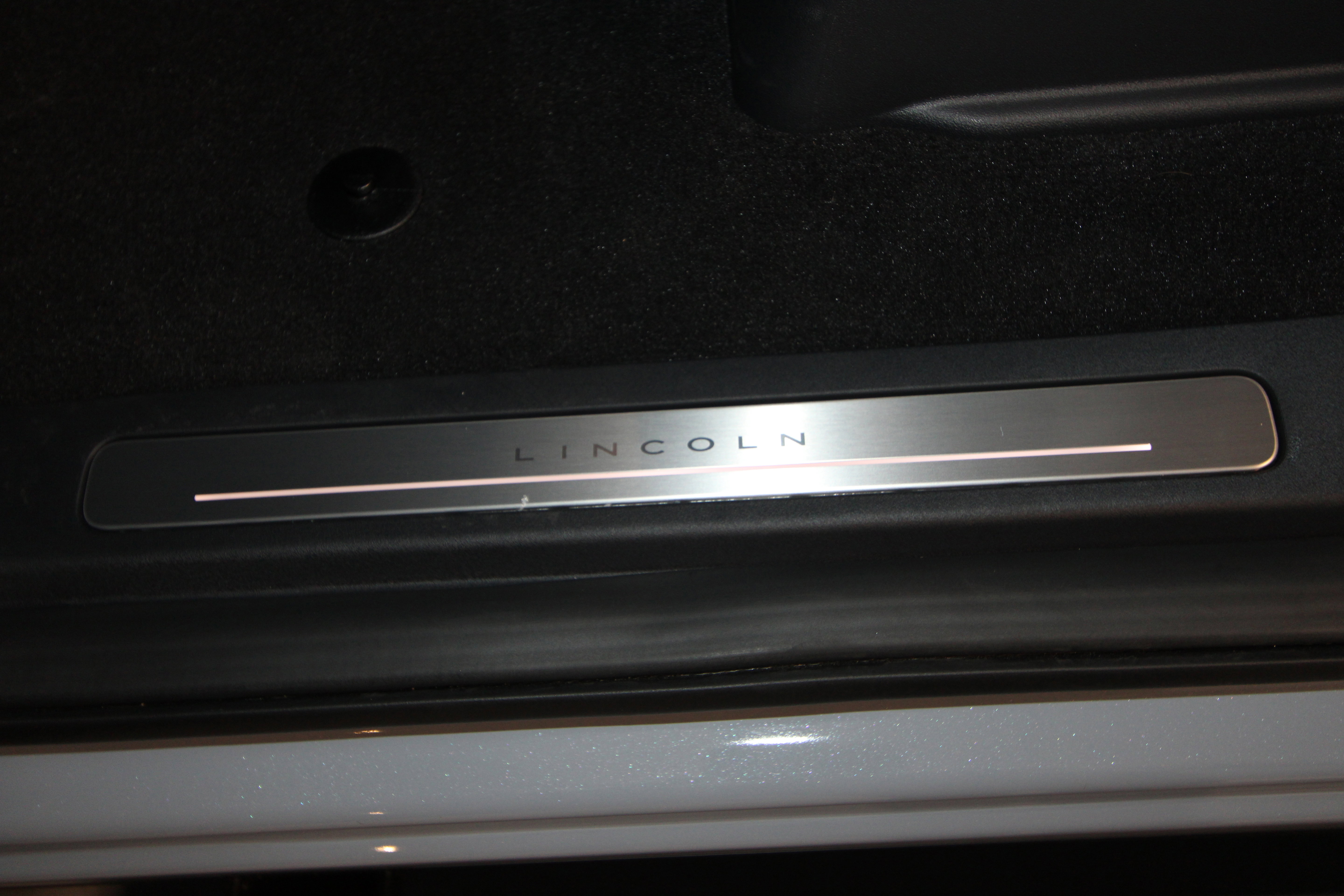 New 2025 Lincoln Navigator Reserve AWD/4WD image 6