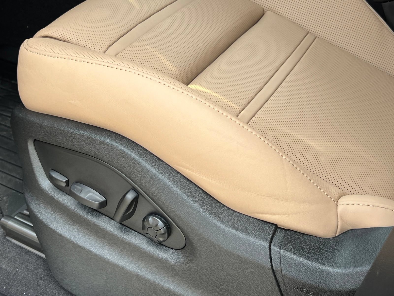 New 2026 Porsche Cayenne Coupe AWD/4WD image 34