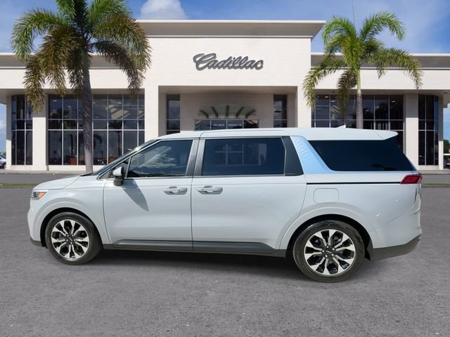 Used 2024 Kia Carnival EX image 9