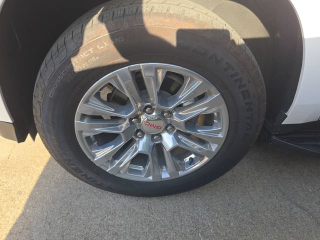 Used 2025 GMC Yukon Denali RWD image 4
