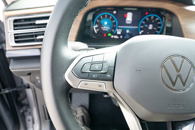 Certified 2025 Volkswagen Atlas SE FWD image 24