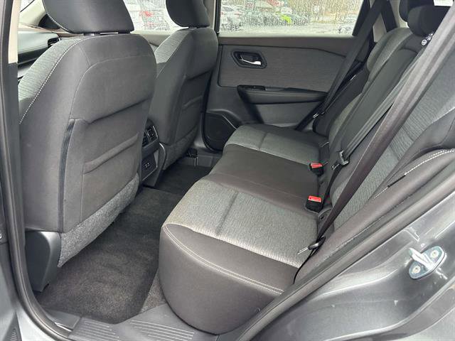 Used 2022 Nissan Rogue SV image 5