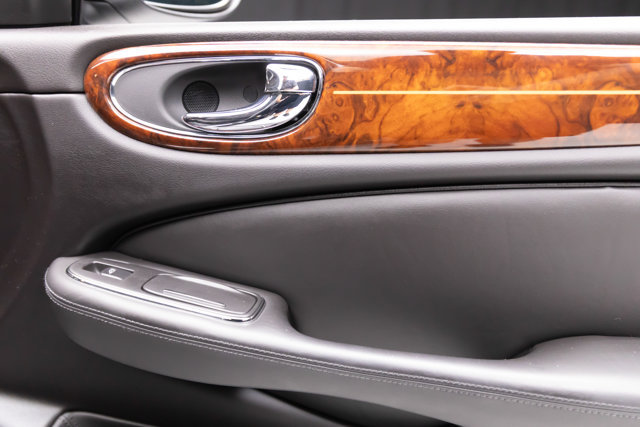 Used 2005 Jaguar XJ8 RWD image 53
