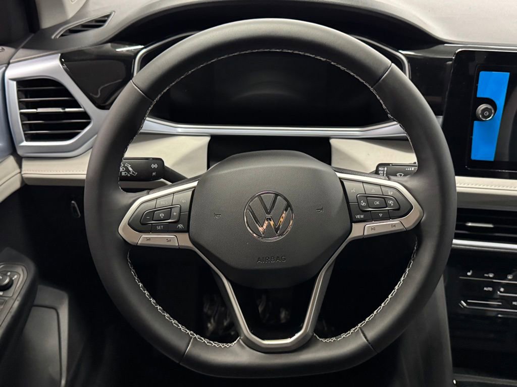 New 2025 Volkswagen Taos SE image 9