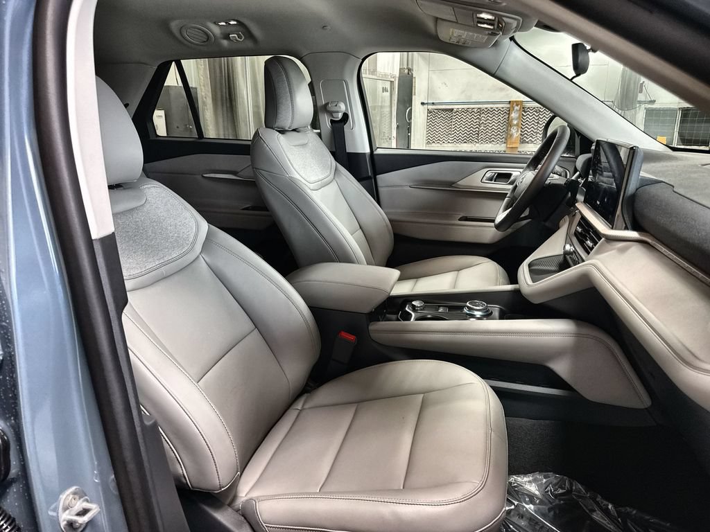 New 2026 Ford Explorer Active w/ Active Comfort Package AWD/4WD image 32
