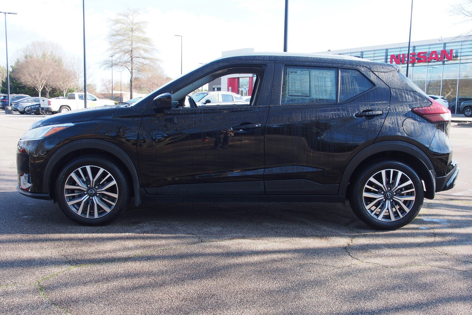 Used 2023 Nissan Kicks SV image 4