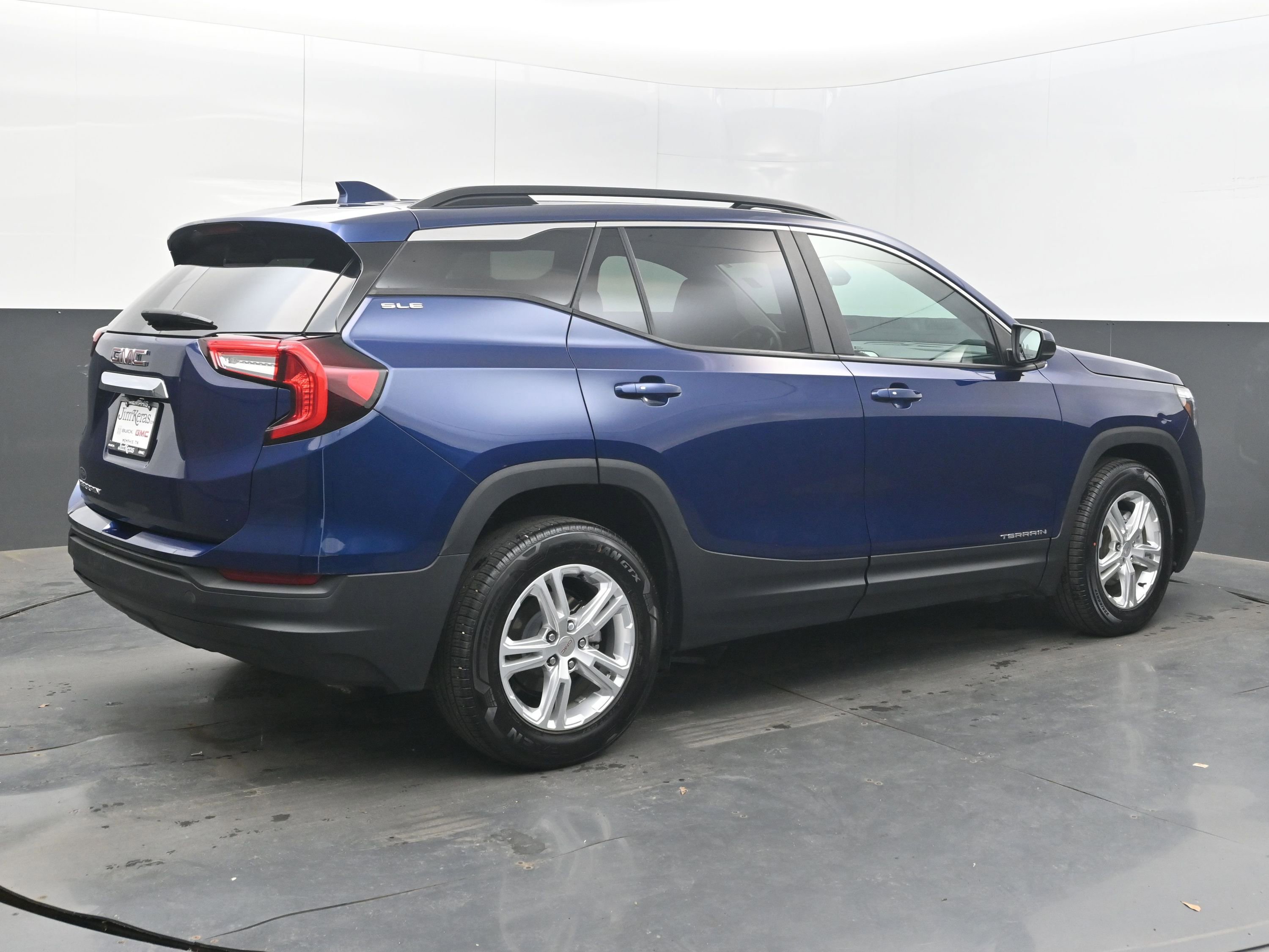 Certified 2022 GMC Terrain SLE w/ Driver Convenience Package FWD image 9