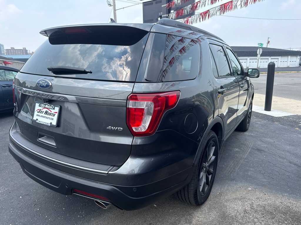 Used 2018 Ford Explorer XLT w/ Equipment Group 202A AWD/4WD image 6