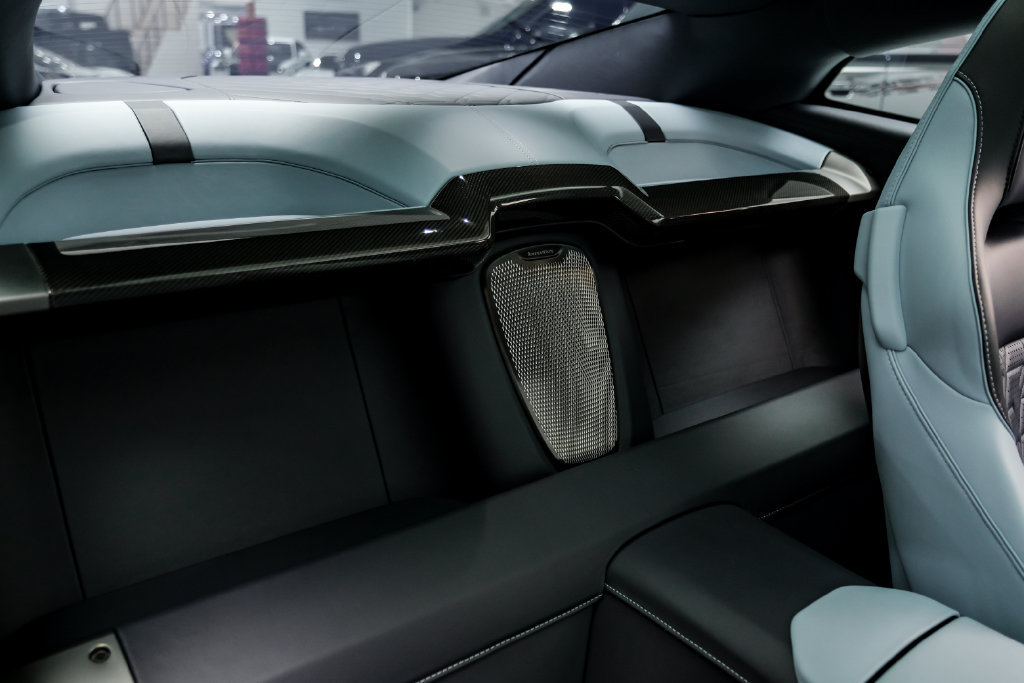 Used 2025 Aston Martin Vanquish RWD image 41