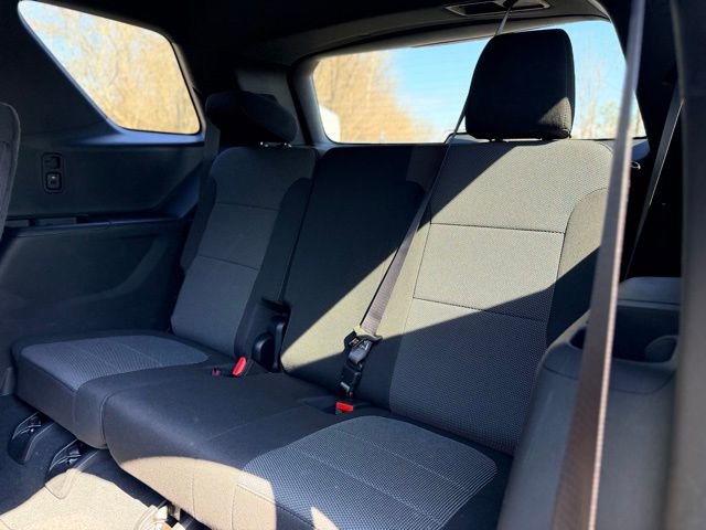 Used 2024 Chevrolet Traverse LT FWD image 25