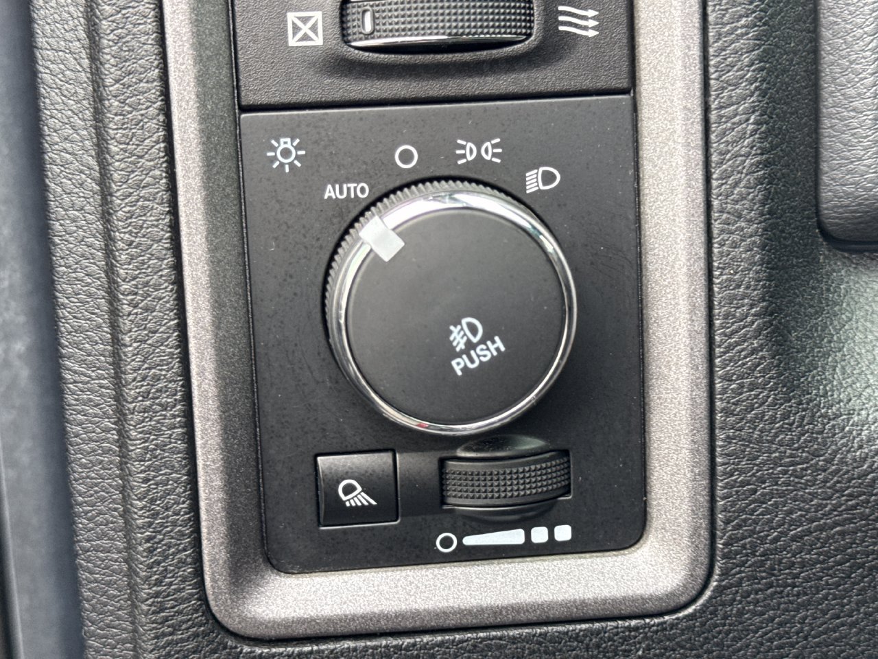 Used 2014 RAM 1500 Express AWD/4WD image 17