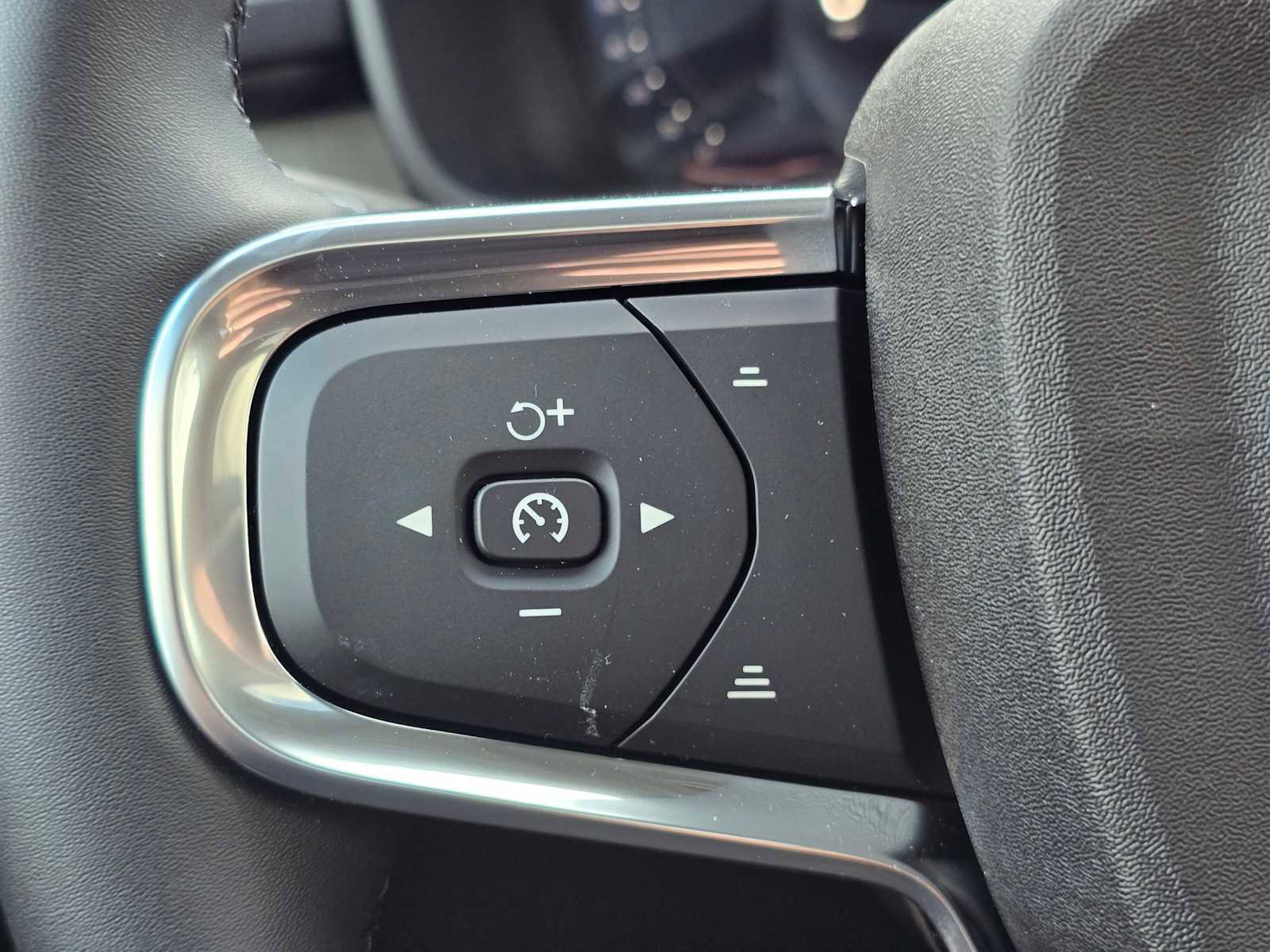 New 2026 Volvo XC40 B5 Plus w/ Protection Package Premier image 30