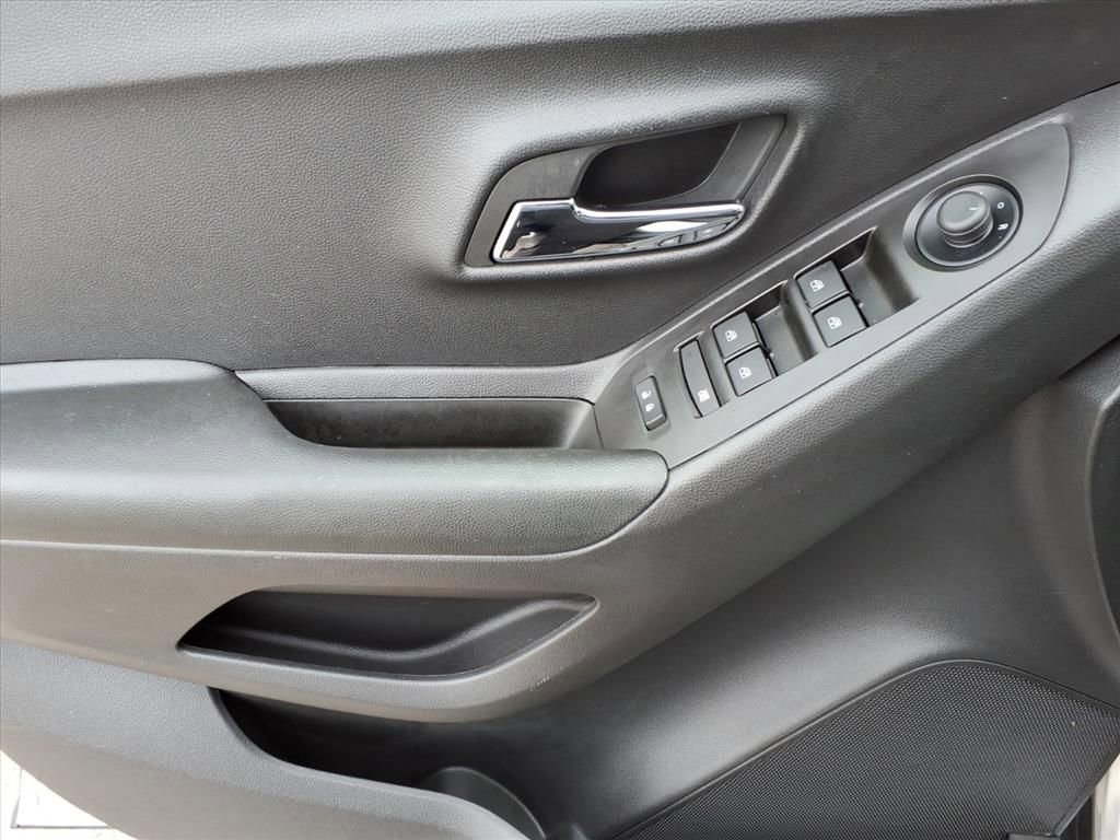 Used 2022 Chevrolet Trax LT w/ Sport Edition image 15