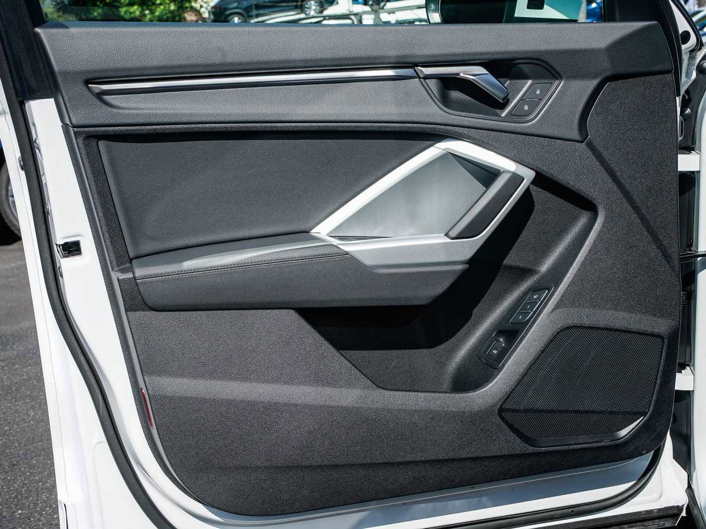 Used 2025 Audi Q3 2.0T Premium image 19