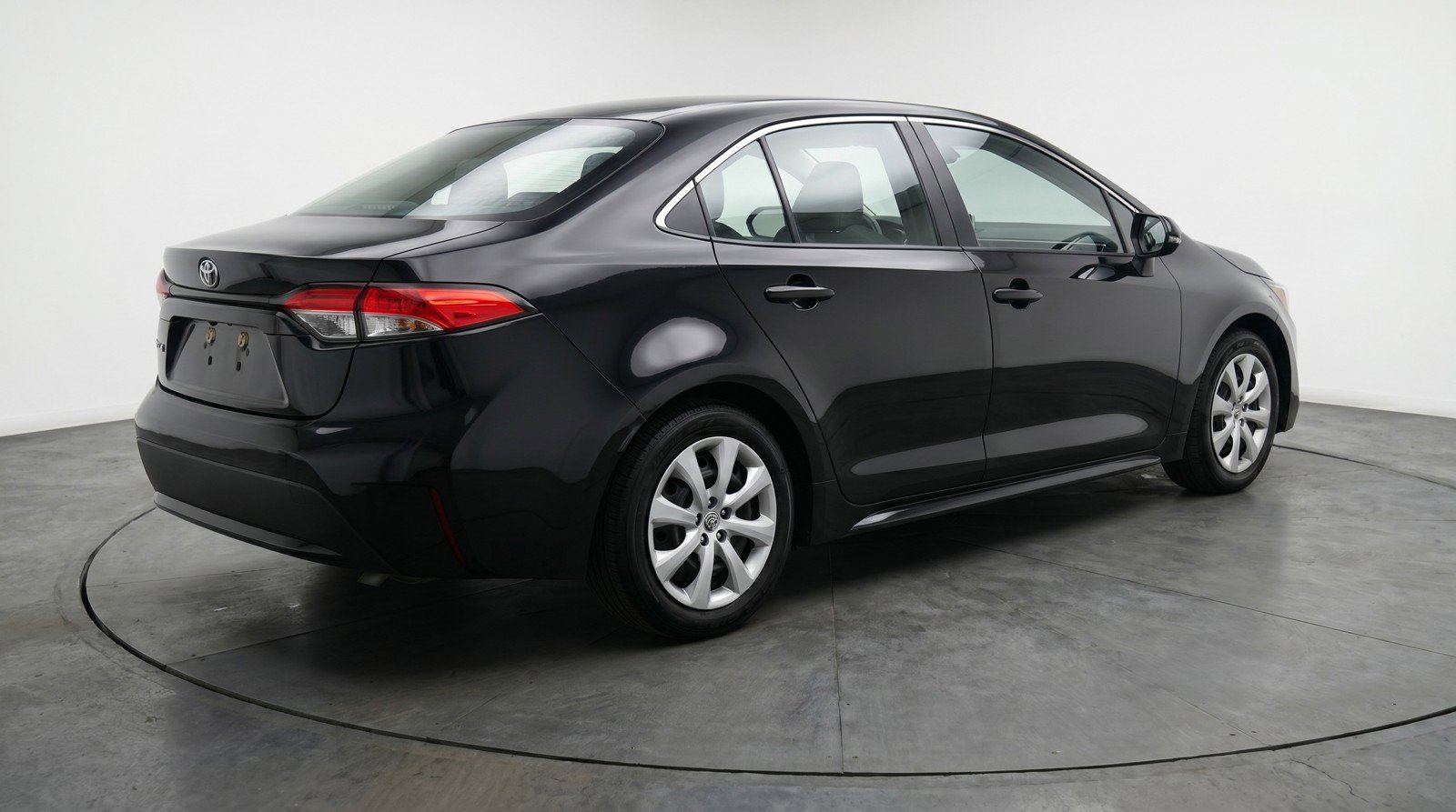 Used 2025 Toyota Corolla LE FWD image 9