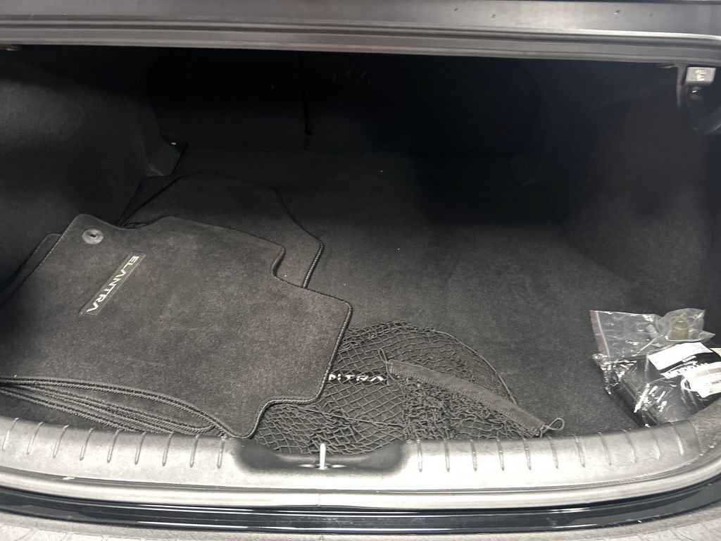 Used 2024 Hyundai Elantra Limited FWD image 23