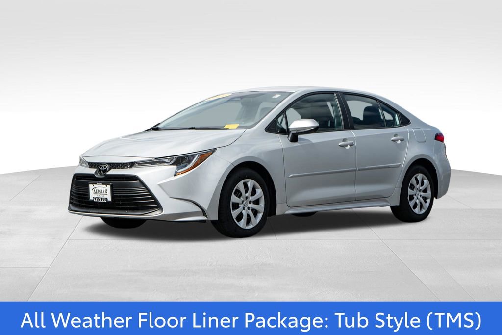 Used 2024 Toyota Corolla LE image 3