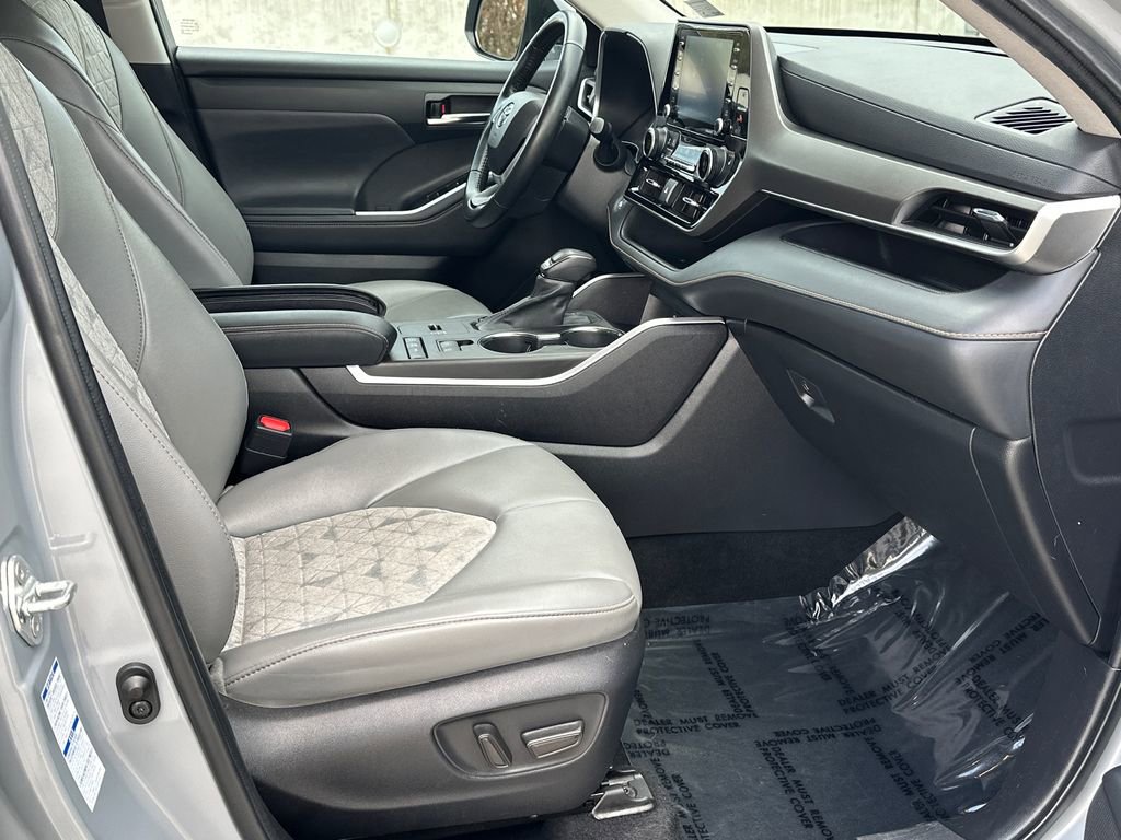 Used 2022 Toyota Highlander Bronze Edition image 12