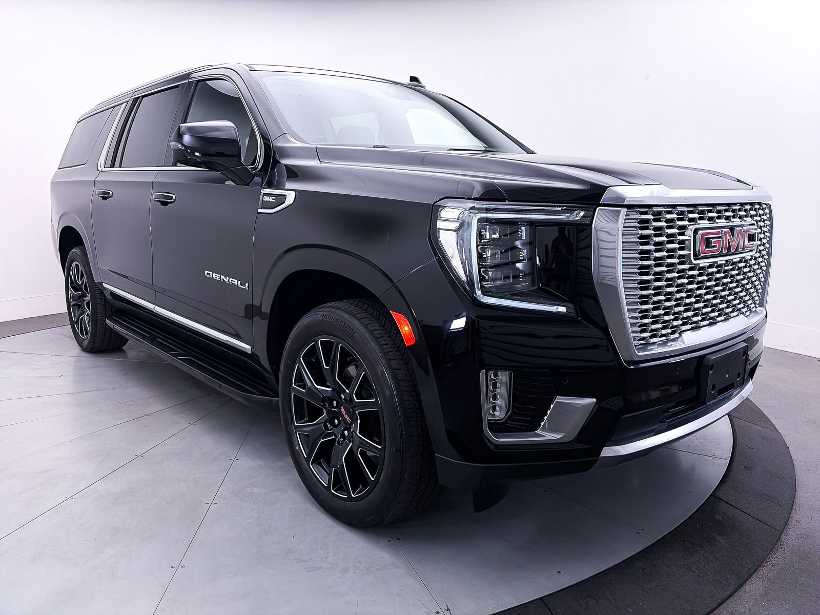 Used 2023 GMC Yukon XL Denali AWD/4WD image 11