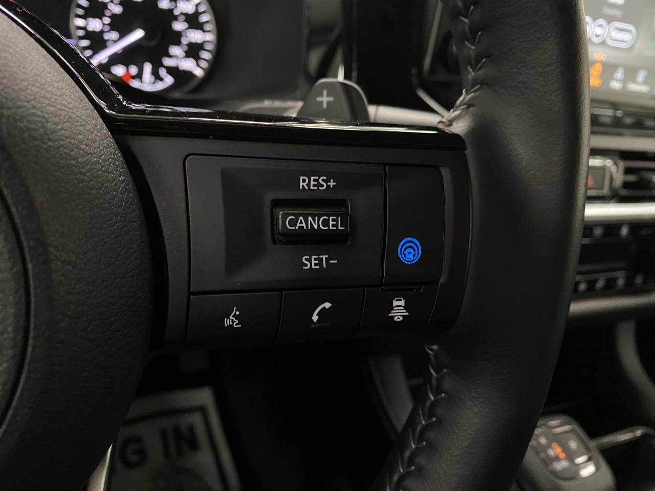 Used 2025 Nissan Pathfinder SL image 17