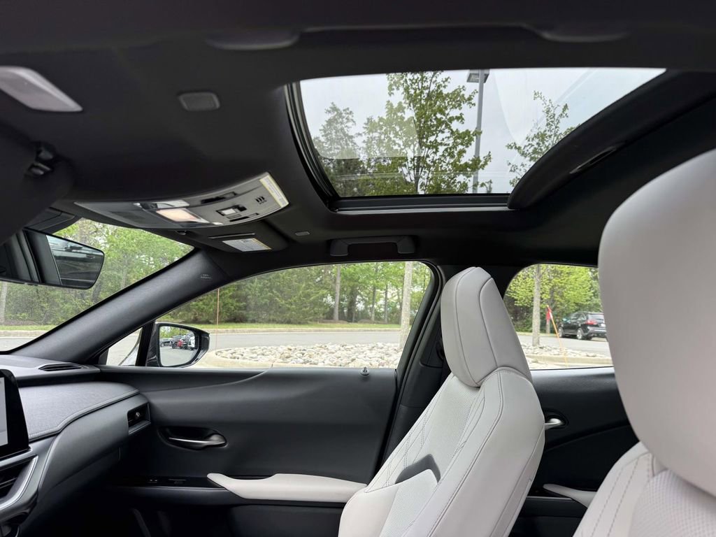 Used 2024 Lexus UX 250h AWD w/ Premium Package image 21