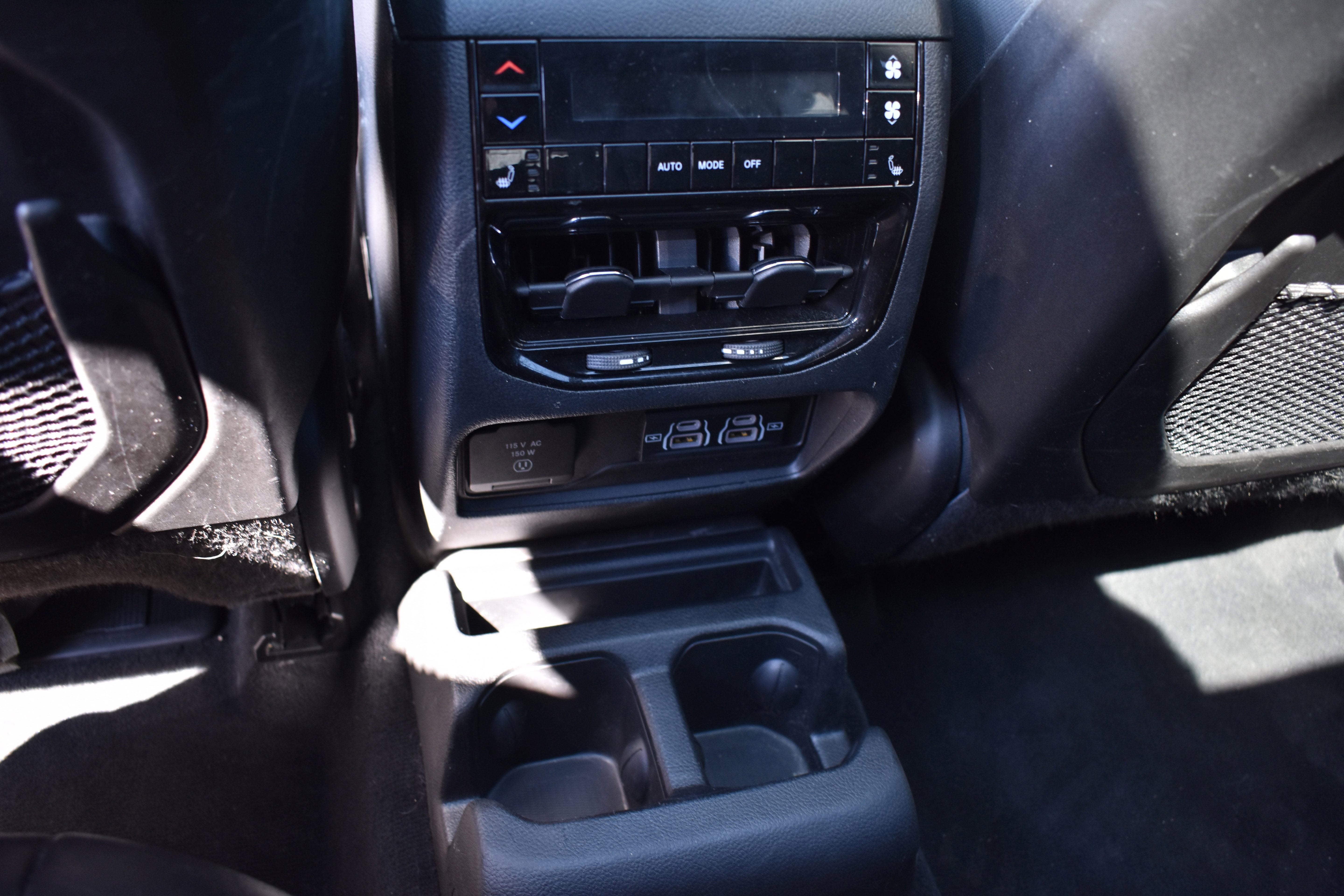 Used 2024 Jeep Grand Cherokee L Limited w/ Luxury Tech Group II image 34