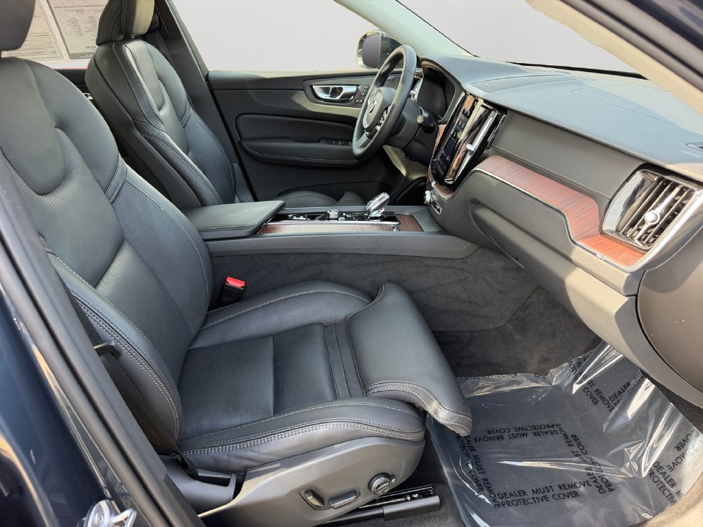 Certified 2024 Volvo XC60 B5 Ultimate w/ Protection Package Premier AWD/4WD image 8