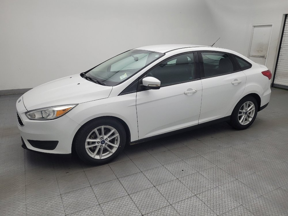 Used 2017 Ford Focus SE FWD image 2